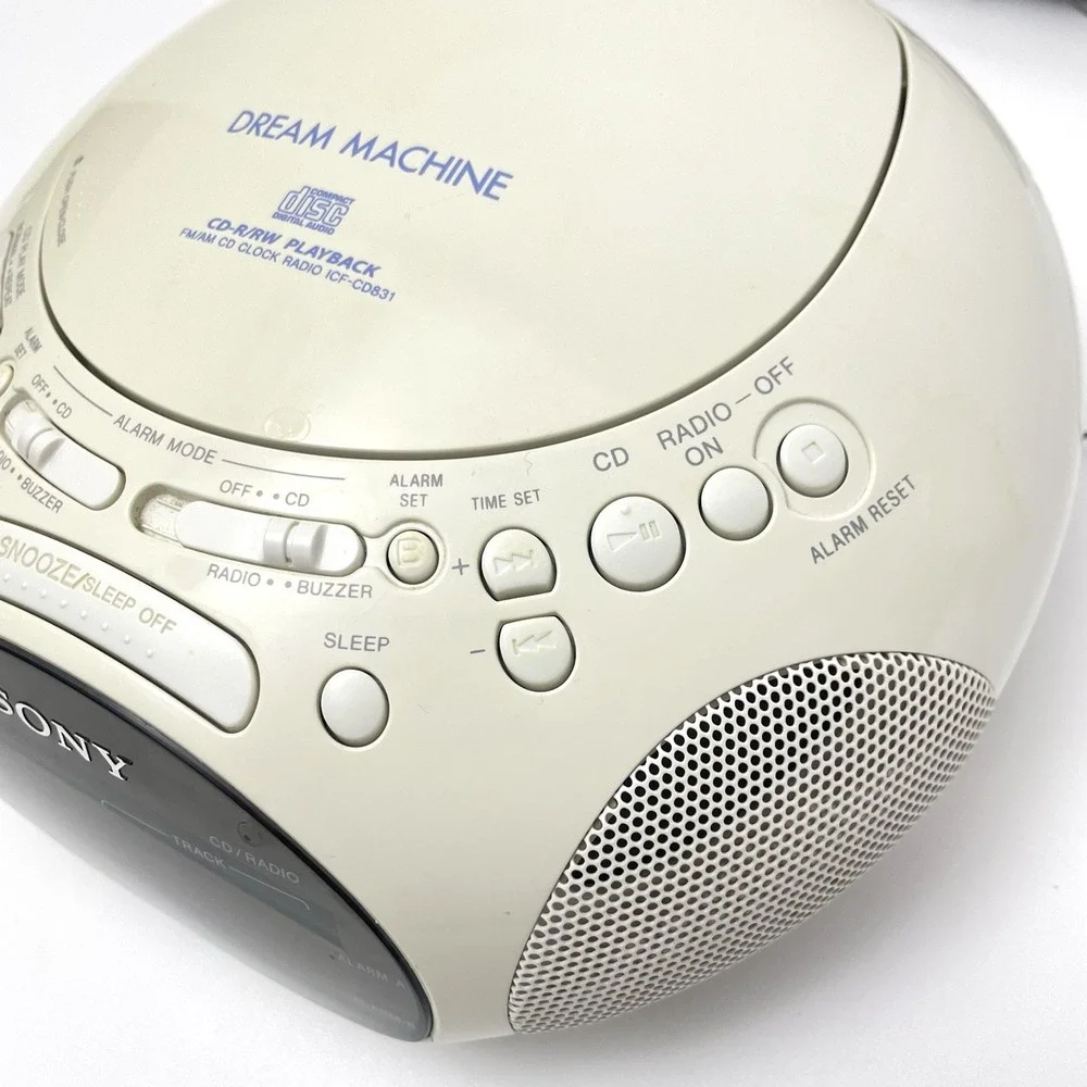 Sony White Dream Machine CD Radio Clock FOR PARTS. CD PLAYER DOES NOT WORK.